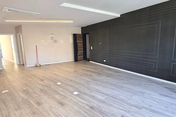 Ambient biznesi me qera 3+1 ne Tirane - 150,000 Leke