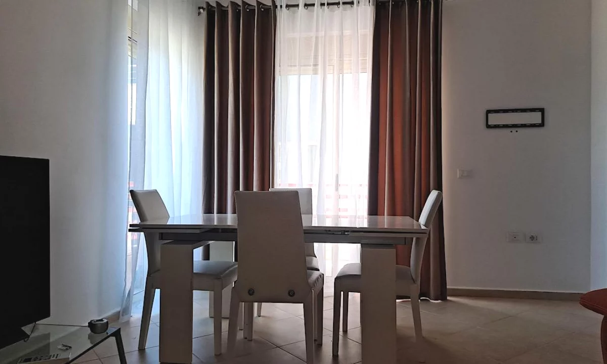 Shtepi ne shitje Apartament ne Tirane, 2+1, Mobilimi E mobiluar, Pagesa 268,750  Euro.