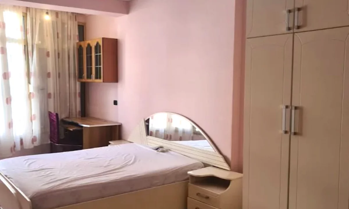 Shtepi me qera Apartament ne Tirane, 2+1, Mobilimi E mobiluar, Pagesa 500  Euro.
