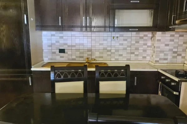 Shtepi me qera Apartament ne Tirane, 2+1, Mobilimi E mobiluar, Pagesa 500  Euro.