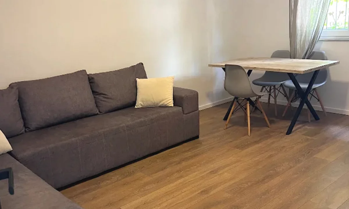 Shtepi ne shitje Apartament ne Tirane, 1+1, Mobilimi E mobiluar, Pagesa 129,000  Euro.