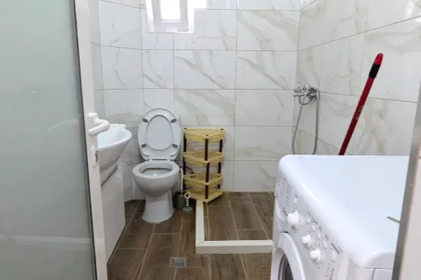 Shtepi ne shitje Apartament ne Tirane, 1+1, Mobilimi E mobiluar, Pagesa 129,000  Euro.