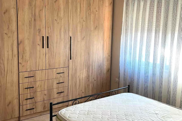Shtepi me qera Apartament ne Tirane, 1+1, Mobilimi E mobiluar, Pagesa 500  Euro.