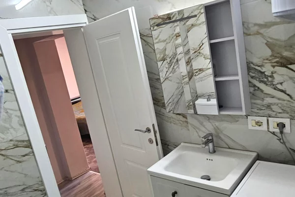 Shtepi me qera Apartament ne Tirane, 1+1, Mobilimi E mobiluar, Pagesa 50,000  Leke.