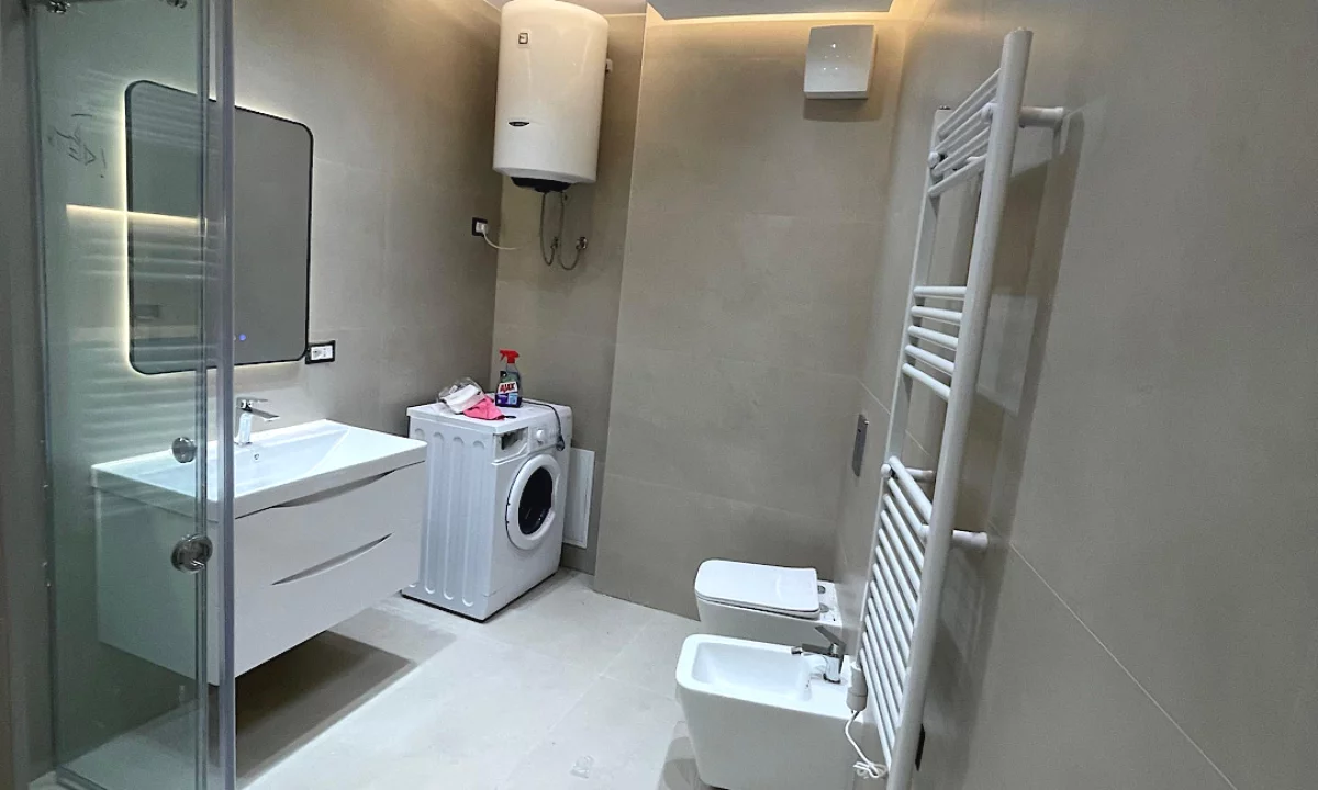 Shtepi me qera Apartament ne Tirane, 1+1, Mobilimi Bosh, pa mobiluar, Pagesa 1,000  Euro.