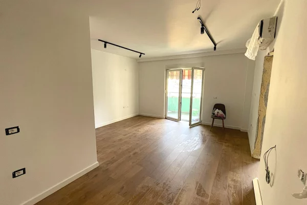 Shtepi me qera Apartament ne Tirane, 1+1, Mobilimi Bosh, pa mobiluar, Pagesa 1,000  Euro.
