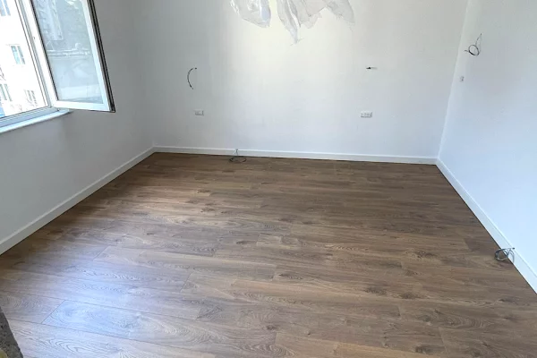 Shtepi me qera Apartament ne Tirane, 1+1, Mobilimi Bosh, pa mobiluar, Pagesa 1,000  Euro.