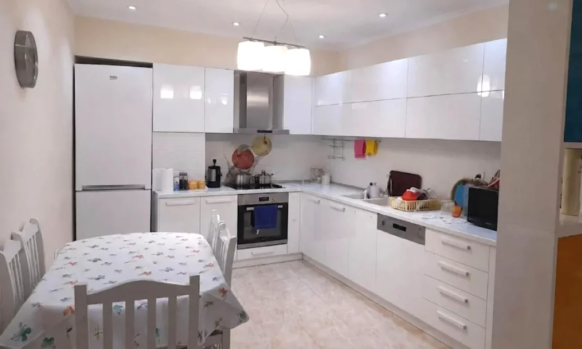 Shtepi ne shitje Apartament ne Tirane, 2+1, Mobilimi E mobiluar, Pagesa 22,400,000  Leke.