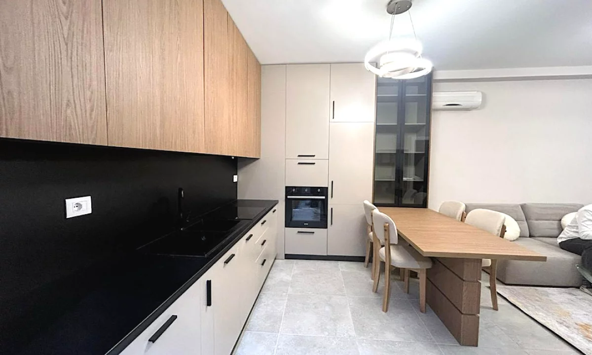 Shtepi ne shitje Apartament ne Tirane, 2+1, Mobilimi E mobiluar, Pagesa 500  Euro.