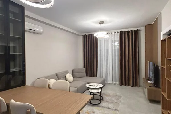 Shtepi ne shitje Apartament ne Tirane, 2+1, Mobilimi E mobiluar, Pagesa 500  Euro.