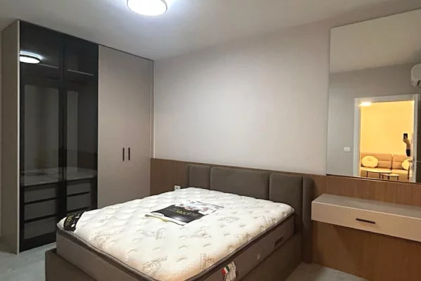 Shtepi ne shitje Apartament ne Tirane, 2+1, Mobilimi E mobiluar, Pagesa 500  Euro.