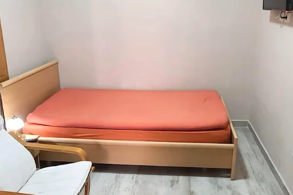 Shtepi me qera Apartament ne Tirane, Garsoniere, Mobilimi E mobiluar, Pagesa 46,000  Leke.