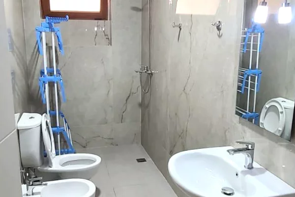 Shtepi me qera Apartament ne Tirane, Garsoniere, Mobilimi E mobiluar, Pagesa 46,000  Leke.