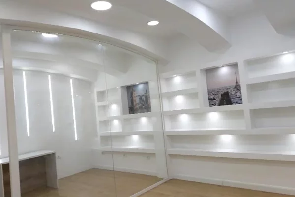 Ambient biznesi me qera 1+1 ne Tirane - 1,300 Euro