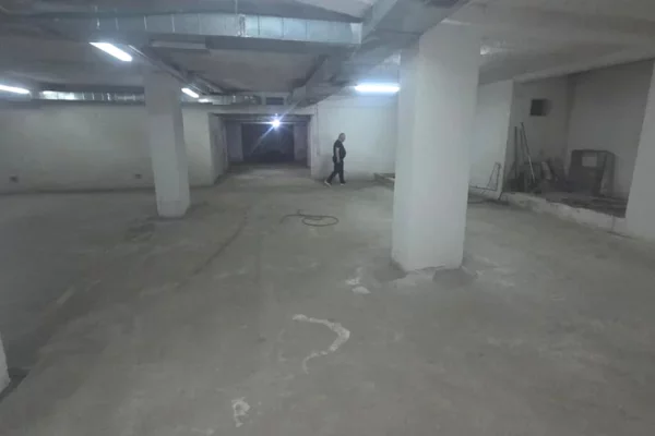Ambient biznesi me qera 4+1 ne Tirane - 2,100 Euro