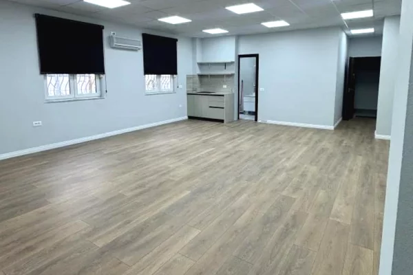 Ambient biznesi me qera 3+1 ne Tirane - 75,000 Leke