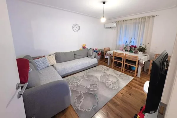 Shtepi ne shitje Apartament ne Tirane, 2+1, Mobilimi E mobiluar, Pagesa 16,000,000  Leke.