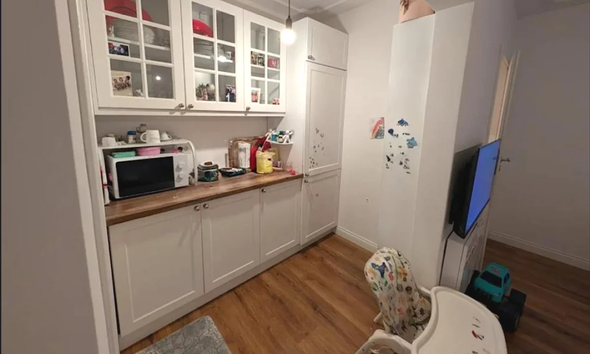 Shtepi ne shitje Apartament ne Tirane, 2+1, Mobilimi E mobiluar, Pagesa 16,000,000  Leke.