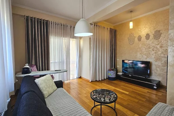 Shtepi ne shitje Apartament ne Tirane, 2+1, Mobilimi E mobiluar, Pagesa 250,000  Euro.