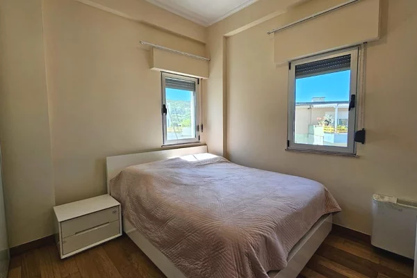 Shtepi ne shitje Apartament ne Tirane, 2+1, Mobilimi E mobiluar, Pagesa 250,000  Euro.