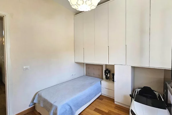 Shtepi ne shitje Apartament ne Tirane, 2+1, Mobilimi E mobiluar, Pagesa 250,000  Euro.