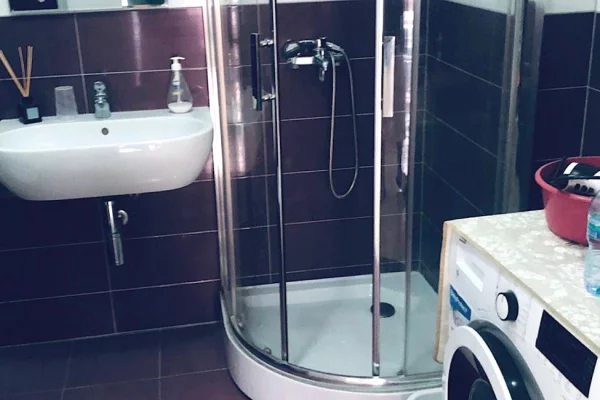 Shtepi me qera Apartament ne Tirane, 2+1, Mobilimi E mobiluar, Pagesa 700  Euro.