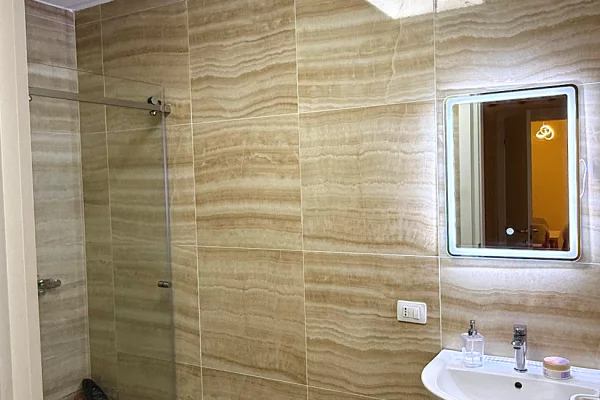 Shtepi me qera Apartament ne Tirane, 2+1, Mobilimi E mobiluar, Pagesa 750  Euro.