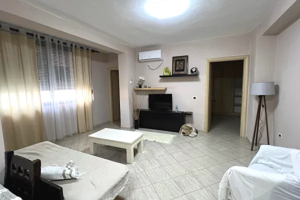 Shtepi me qera 2+1 ne Tirane - 700 Euro