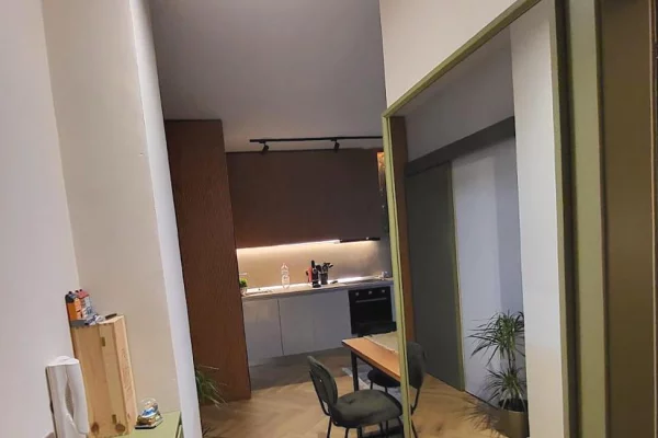 Shtepi ne shitje Apartament ne Tirane, 1+1, Mobilimi E mobiluar, Pagesa 150,000  Euro.