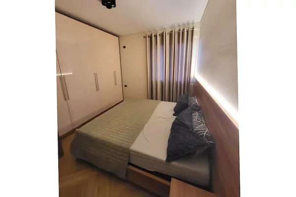 Shtepi ne shitje Apartament ne Tirane, 1+1, Mobilimi E mobiluar, Pagesa 150,000  Euro.