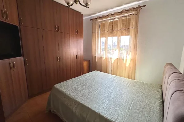 Shtepi me qera Apartament ne Tirane, 2+1, Mobilimi E mobiluar, Pagesa 600  Euro.