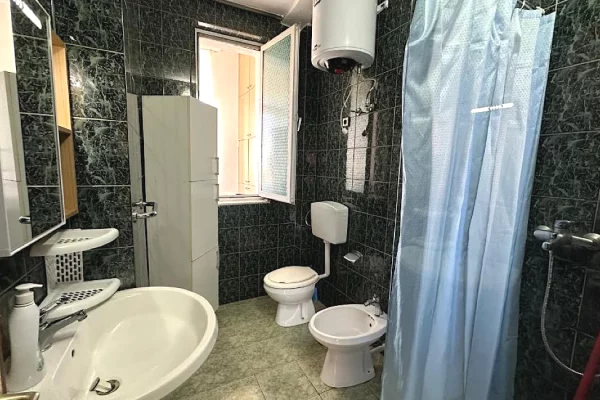 Shtepi me qera Apartament ne Tirane, 2+1, Mobilimi E mobiluar, Pagesa 600  Euro.