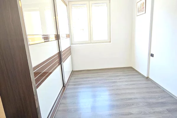 Shtepi ne shitje Apartament ne Tirane, 2+1, Mobilimi Pjeserisht e mobiluar, Pagesa 185,000  Euro.