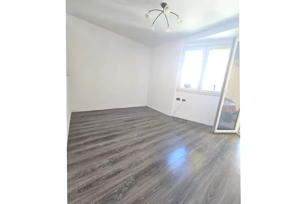 Shtepi ne shitje Apartament ne Tirane, 2+1, Mobilimi Pjeserisht e mobiluar, Pagesa 185,000  Euro.
