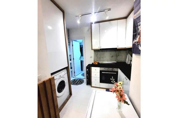 Shtepi ne shitje Apartament ne Tirane, Garsoniere, Mobilimi Pjeserisht e mobiluar, Pagesa 82,000  Euro.