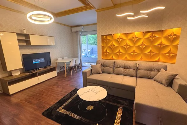Shtepi me qera 2+1 ne Tirane - 750 Euro