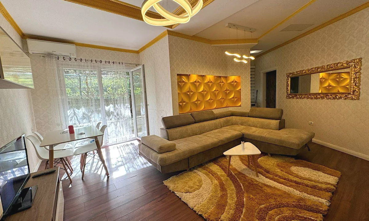 Shtepi ne shitje Apartament ne Tirane, 2+1, Mobilimi E mobiluar, Pagesa 250,000  Euro.