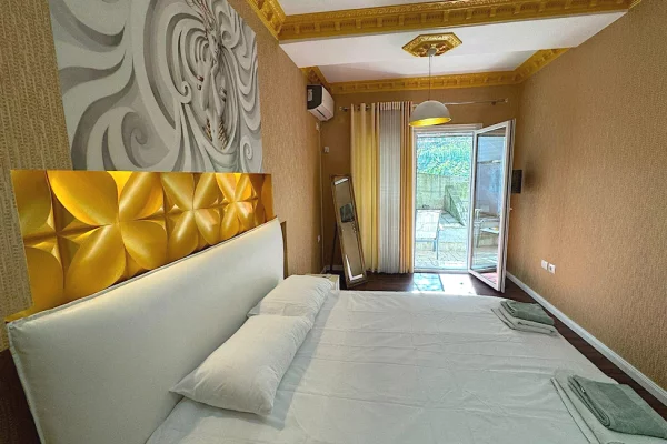 Shtepi ne shitje Apartament ne Tirane, 2+1, Mobilimi E mobiluar, Pagesa 250,000  Euro.