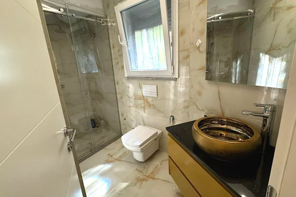 Shtepi ne shitje Apartament ne Tirane, 2+1, Mobilimi E mobiluar, Pagesa 250,000  Euro.