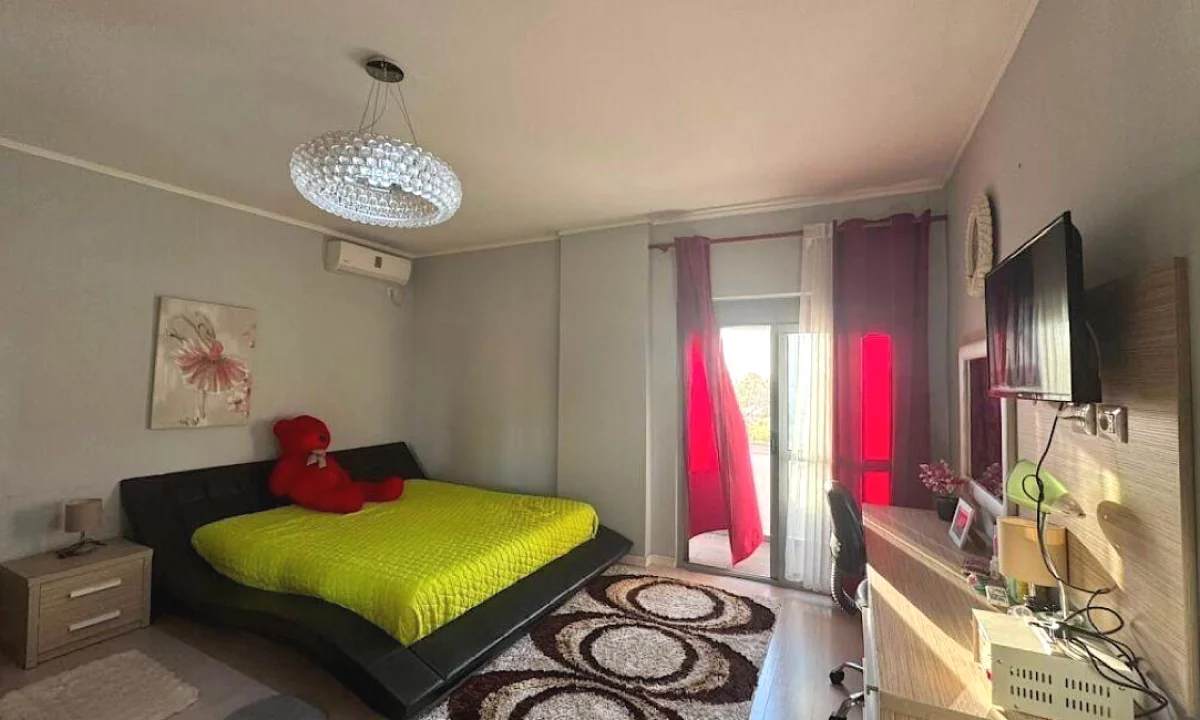 Shtepi ne shitje Apartament ne Tirane, 3+1, Mobilimi E mobiluar, Pagesa 250,000  Euro.