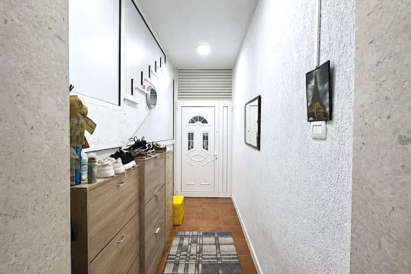Shtepi ne shitje Apartament ne Tirane, 3+1, Mobilimi E mobiluar, Pagesa 250,000  Euro.