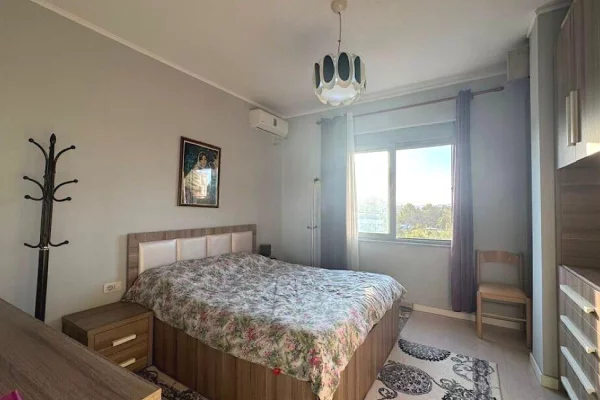 Shtepi ne shitje Apartament ne Tirane, 3+1, Mobilimi E mobiluar, Pagesa 250,000  Euro.