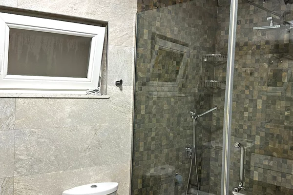 Shtepi ne shitje Apartament ne Tirane, 1+1, Mobilimi E mobiluar, Pagesa 65,000  Leke.