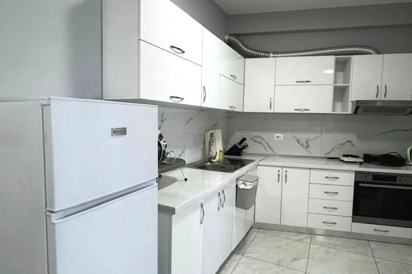 Shtepi me qera Apartament ne Tirane, 2+1, Mobilimi E mobiluar, Pagesa 650  Euro.