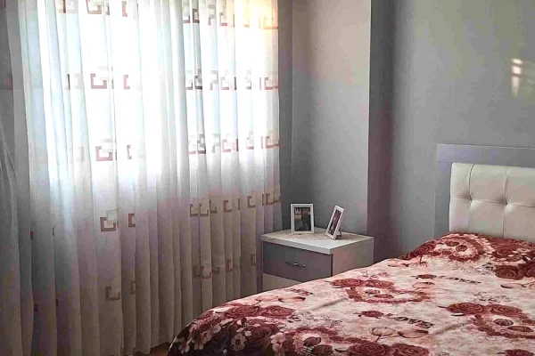 Shtepi me qera Apartament ne Tirane, 2+1, Mobilimi E mobiluar, Pagesa 80,000  Leke.