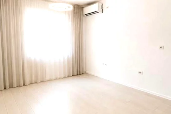 Ambient biznesi me qera 3+1 ne Tirane - 65,000 Leke