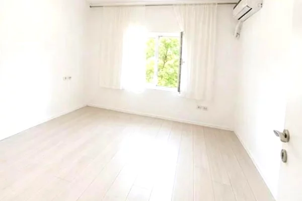 Zyre 1+1 me Qera Tek Ish Blloku(ID RZ018) Tirane