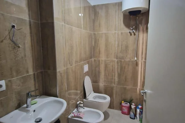 Zyre 2+1 me Qera tek Rruga Kavajes (ID RZ019) Tirane
