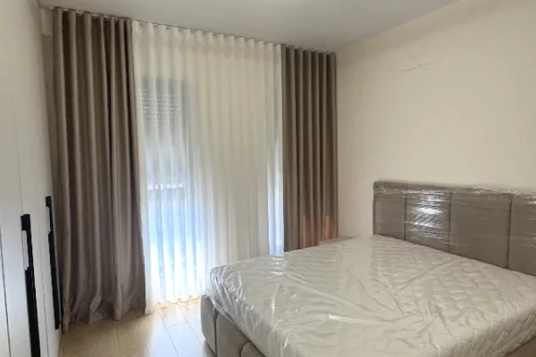 Shtepi me qera Apartament ne Tirane, 1+1, Mobilimi E mobiluar, Pagesa 700  Euro.