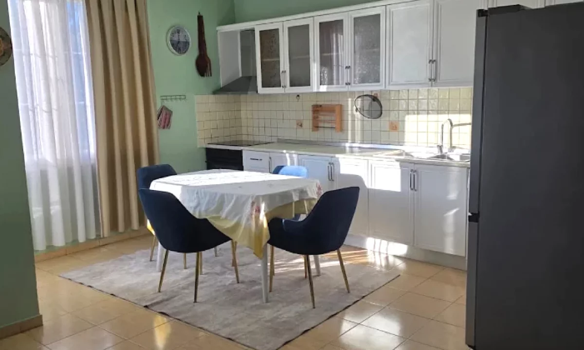 Shtepi me qera Apartament ne Tirane, 2+1, Mobilimi E mobiluar, Pagesa 650  Euro.